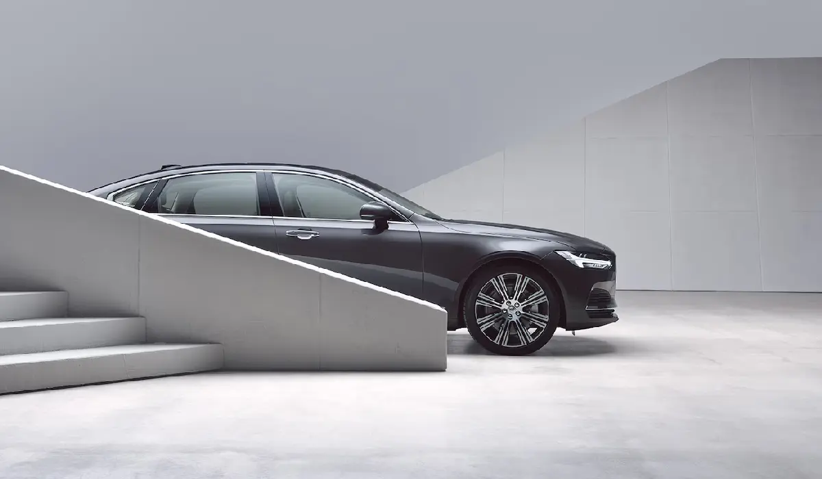 Volvo - S90 D4 Momentum - Luxury Sedan Car Rentals - Preowned Sedan Car - Exclusive Concierge Club.webp